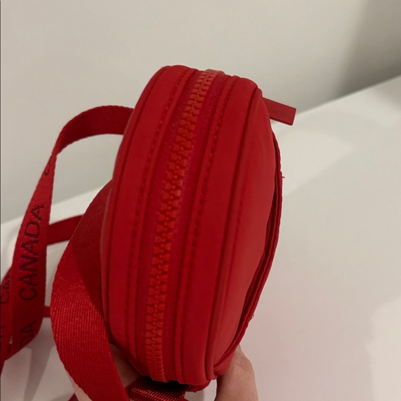LULULEMON Future Legacy team Canada crossbody bag red adjustable strap full zip - Picture 10 of 16